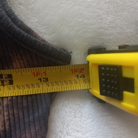 SHEIN RIBBED CROP TOP NOTCHED NECKLINE. WOMENS SIZE S. - Picture 9 of 11